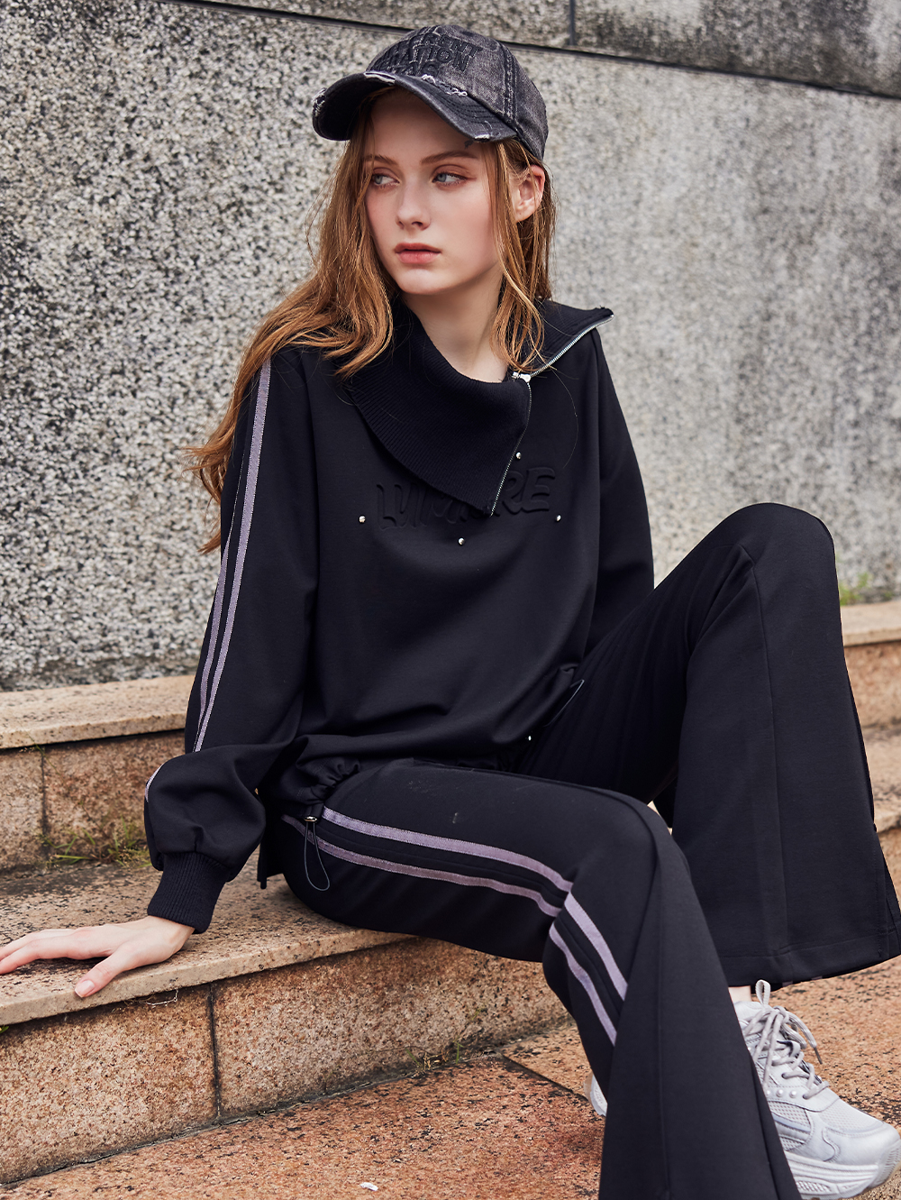 abito翻領拉鍊鋼印上衣