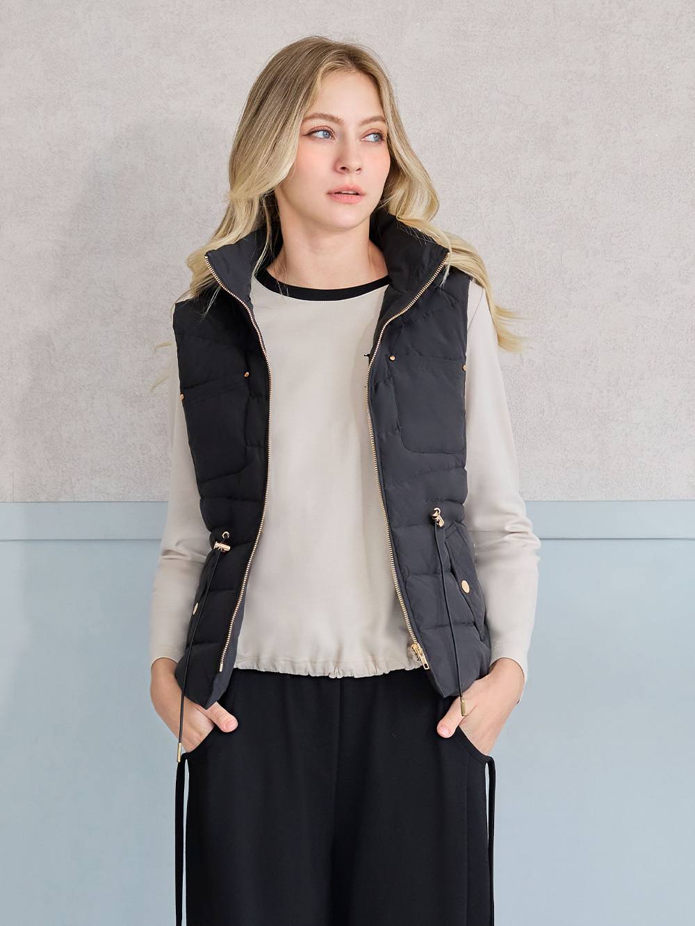 JOAN撞色領邊簡約標語彈性上衣