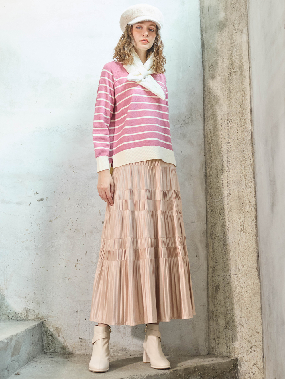 JOAN仿麂皮壓褶蛋糕長裙