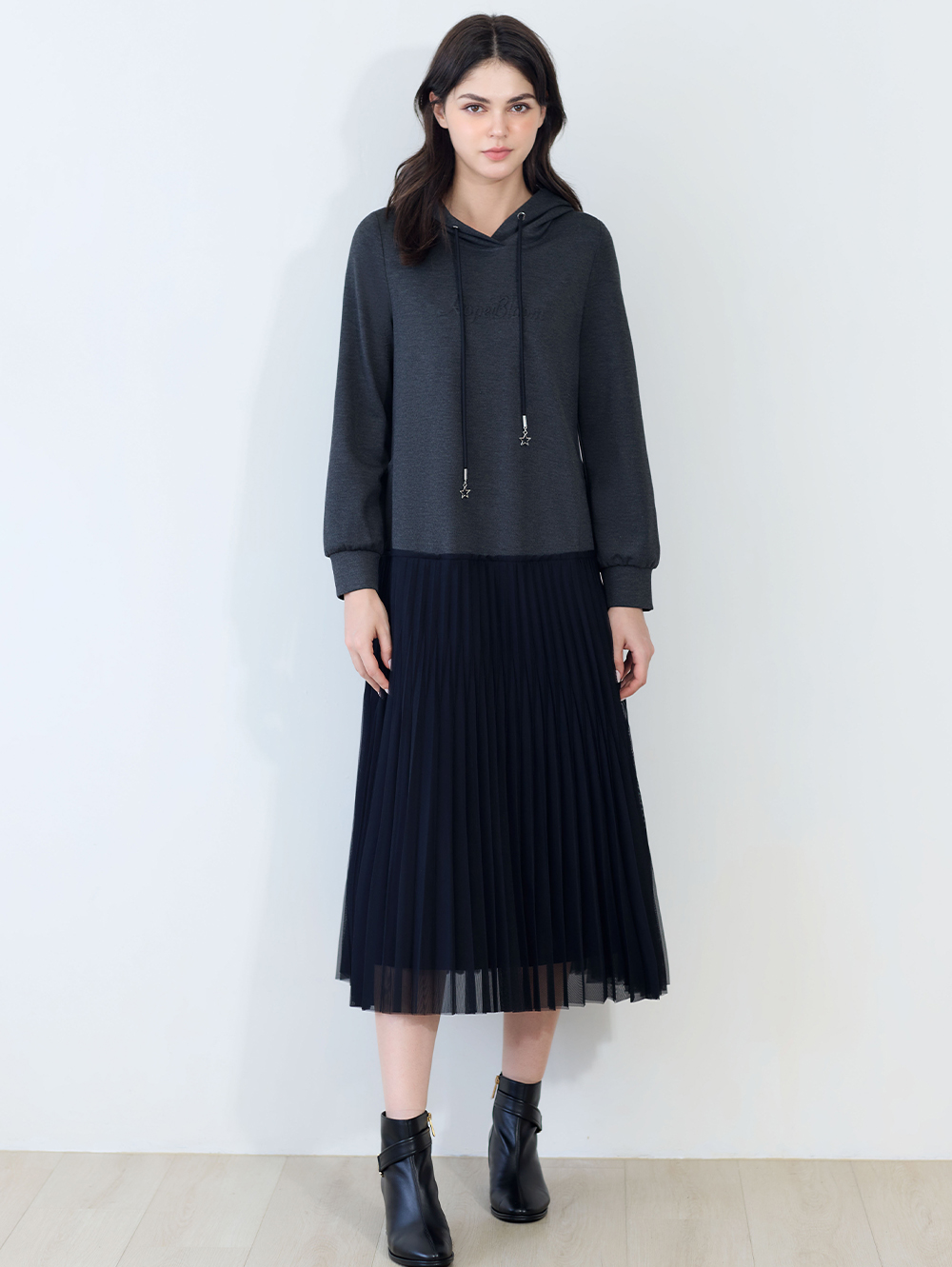 JOAN壓褶裙襬拼接彈性連帽洋裝