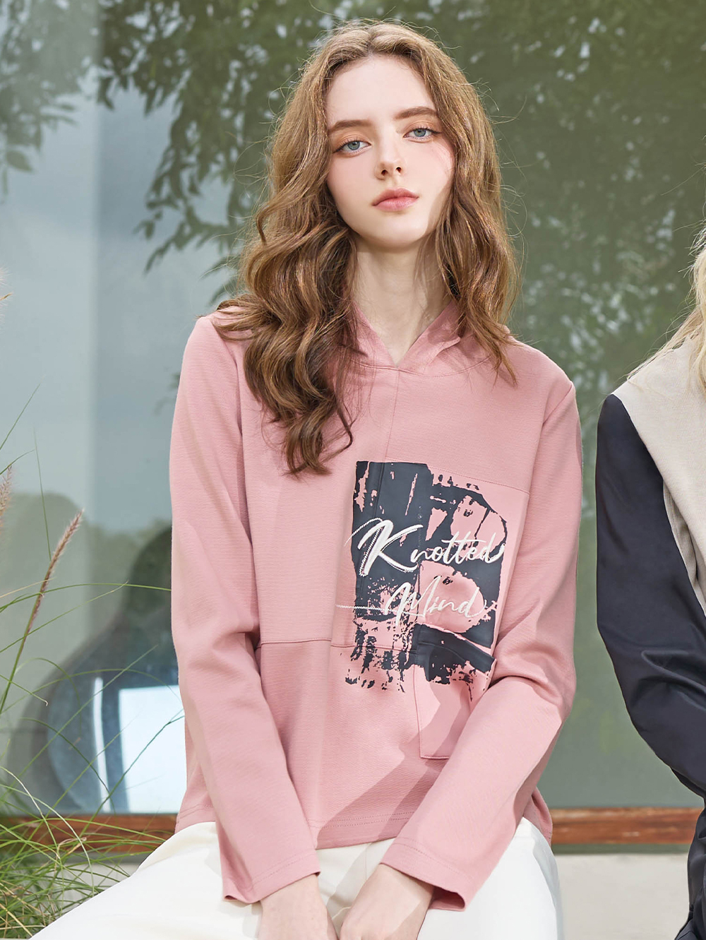 JOAN個性藝術圖騰印花連帽上衣