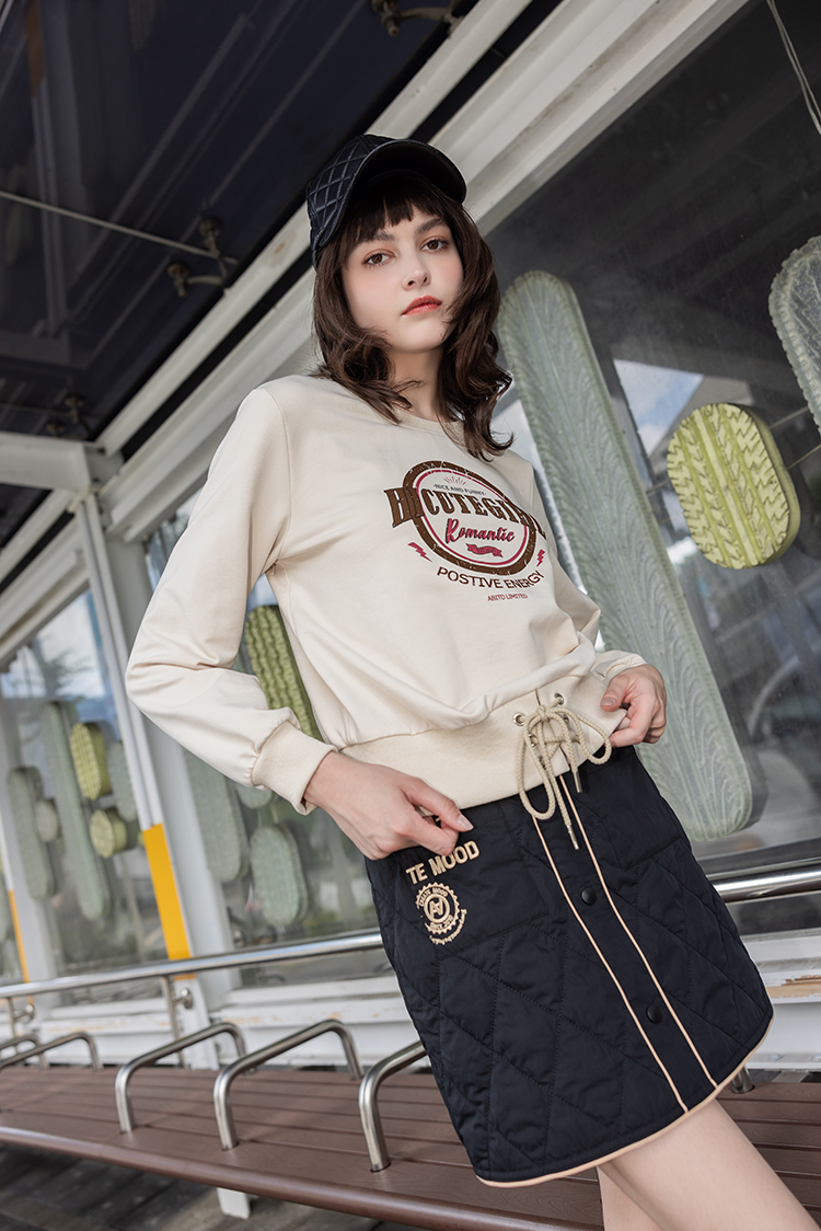 abito絎縫鋪棉刺繡短裙
