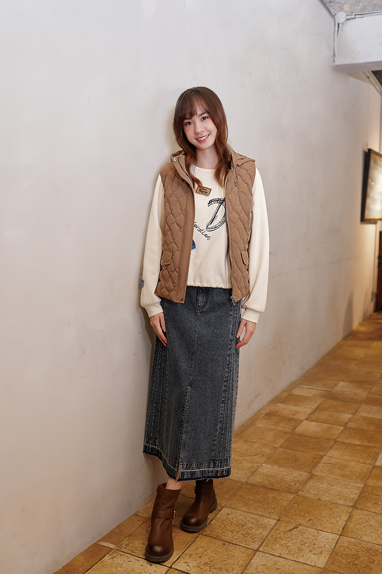 DITA運動風休閒貼布繡大學T