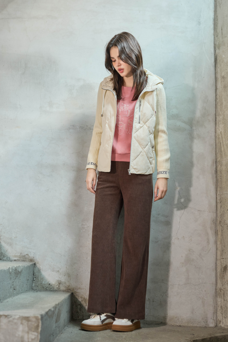 JOAN珍珠裝飾立體字母彈性上衣