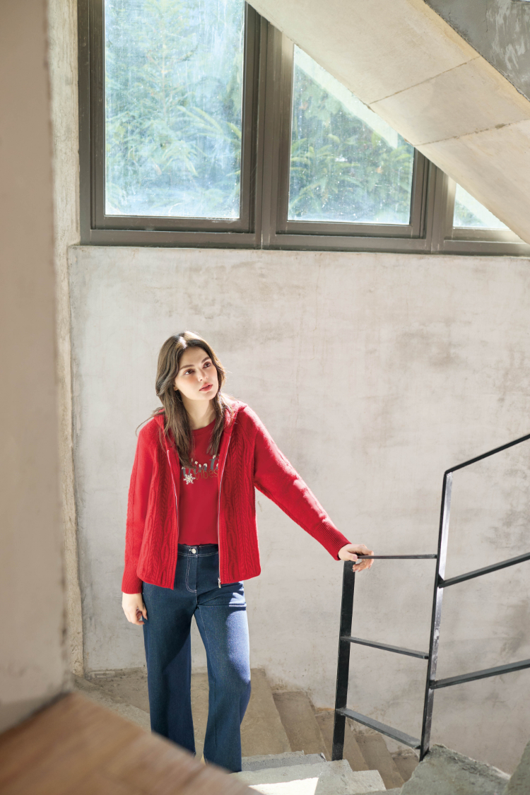 JOAN雪花字母修身輕磨毛上衣