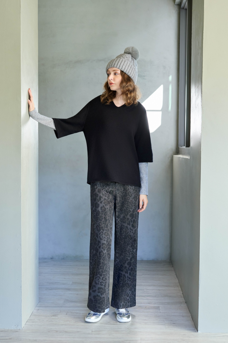 JOAN彈性低調印花直寬褲