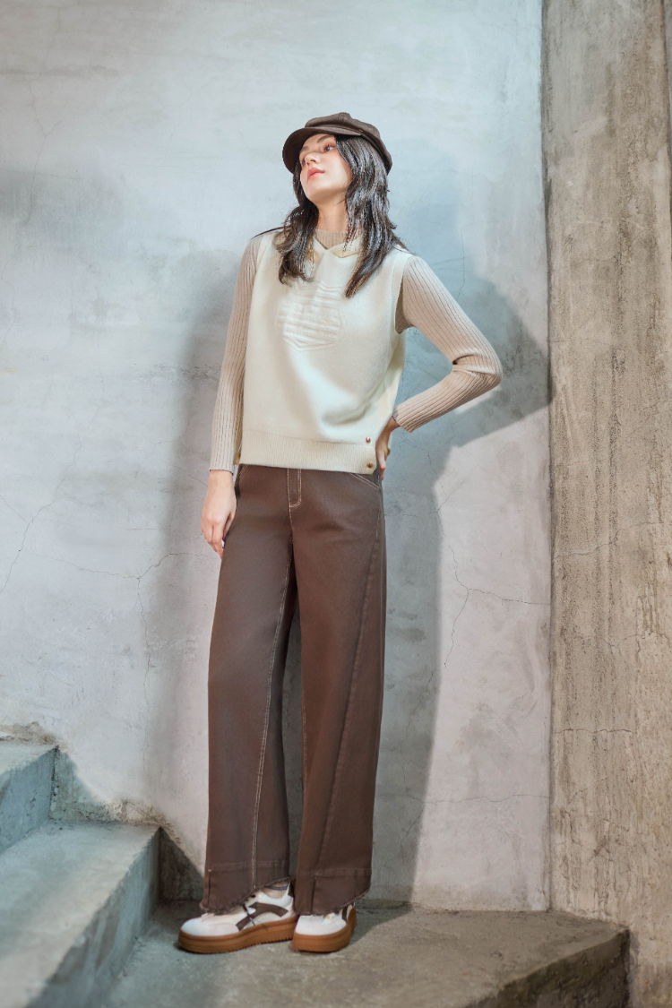 JOAN顯瘦剪裁弧形九分牛仔褲