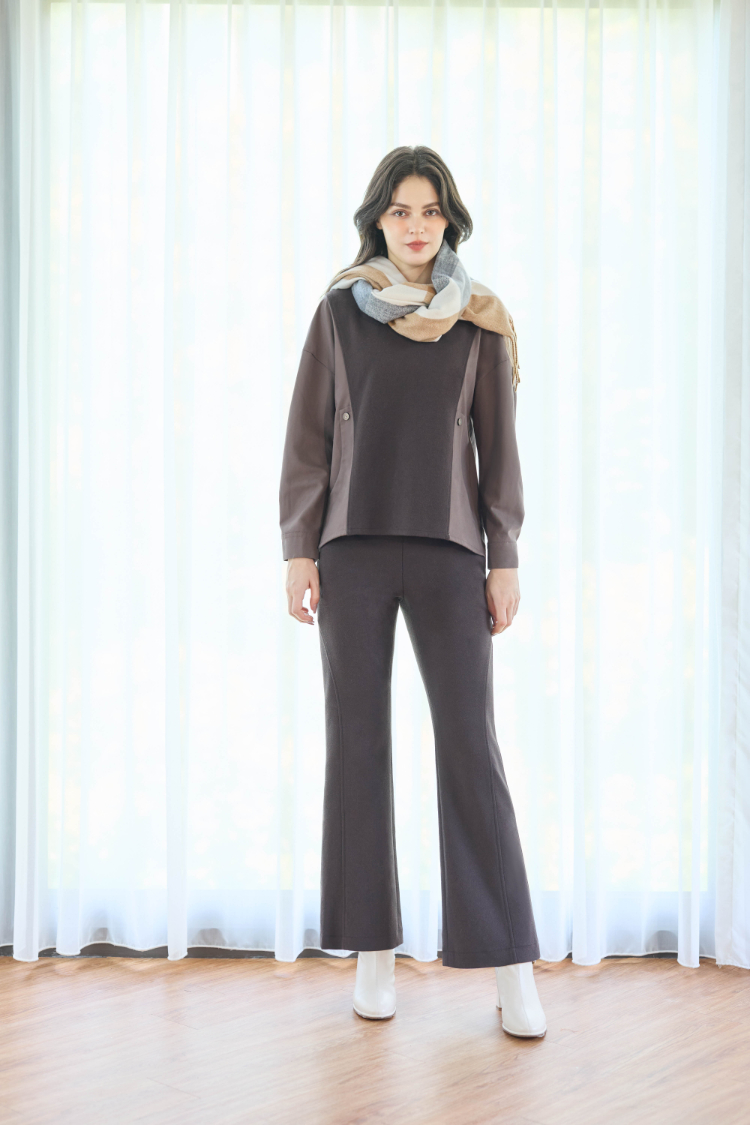 JOAN弧形剪接彈性喇叭褲