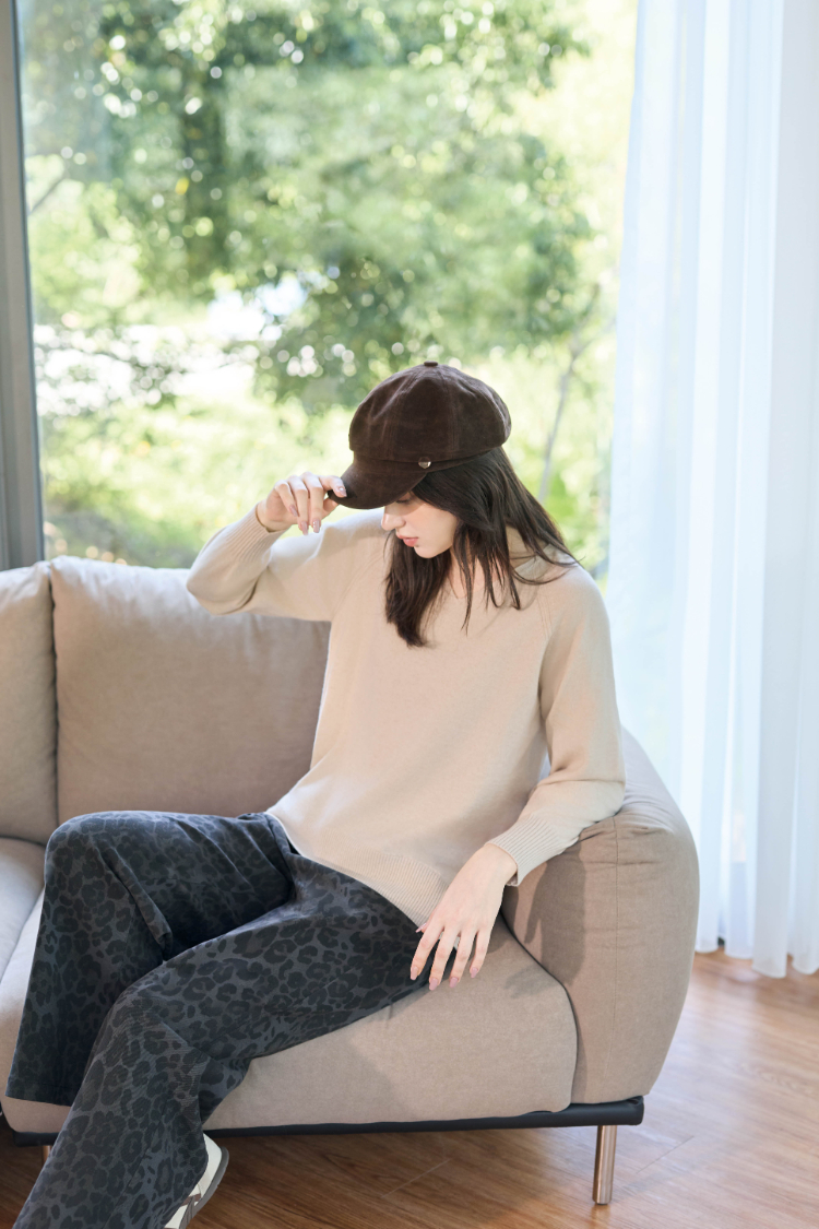 JOAN Cashmere中長版V領柔軟針織衫