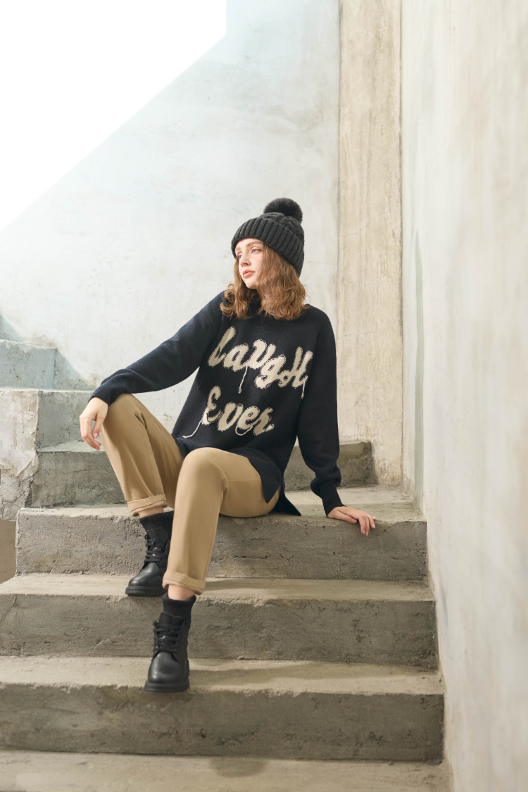 JOAN刺繡拼貼感落肩針織上衣