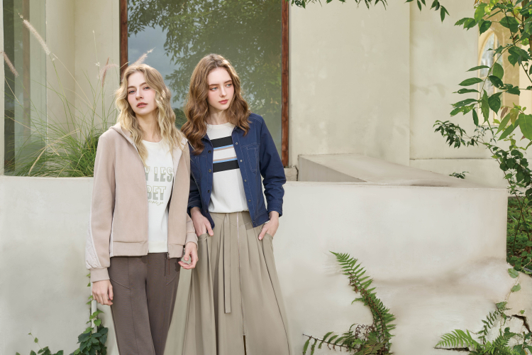 JOAN字母印花異材質抽繩衛衣